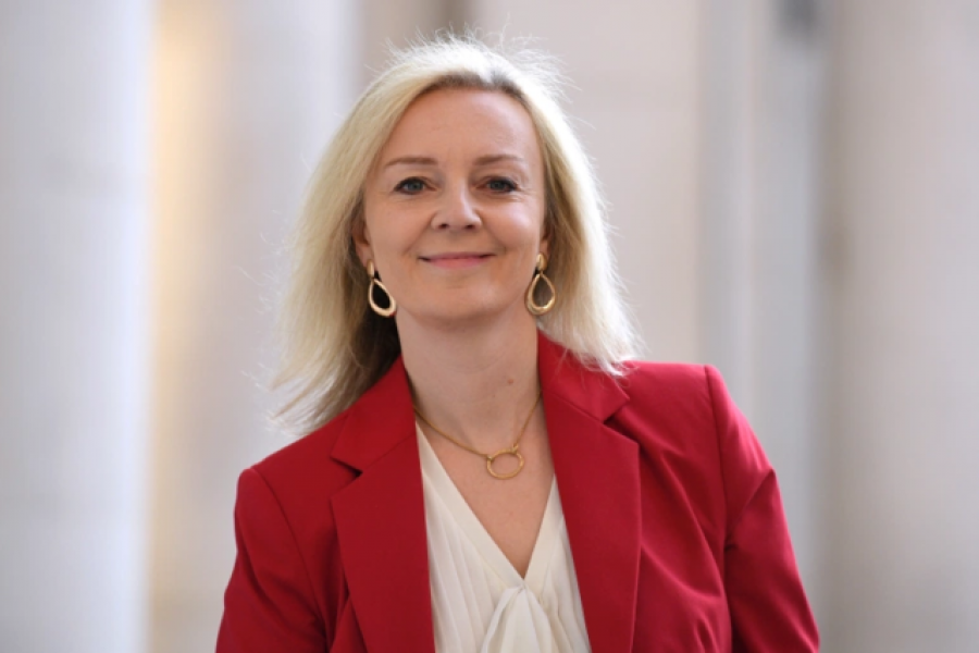 Liz Truss rushes to the aid of 400,000 British expats in Spain – holds meeting in Madrid